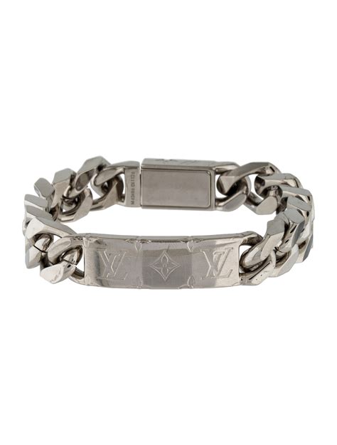 monogram chain bracelet.